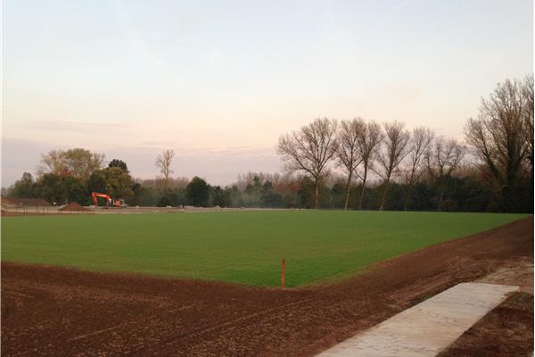 Aanleg kunstgras en 2 natuurgras voetbalvelden - Sportinfrabouw NV